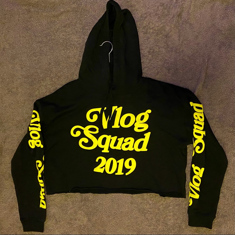 NWOT Vlog Squad Coachella 2019 Limited Edition Neon Raised Font Crop Sweatshirt